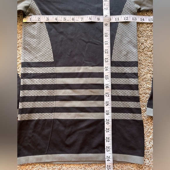 North Face Long Sleeve Compression Base Layer Shirt Women XS gray Black Athletic - Picture 7 of 7